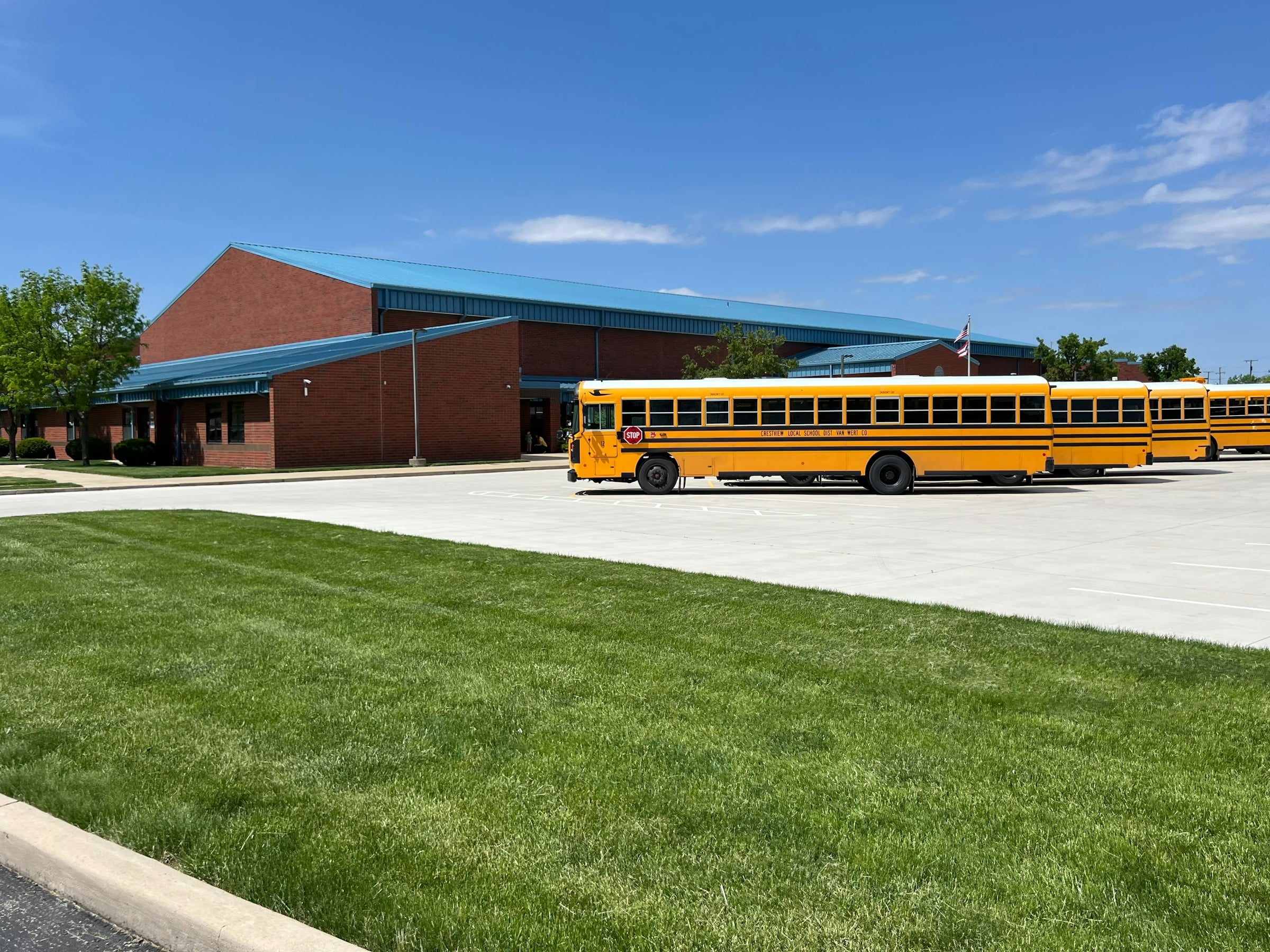 richmond-va-school-building-yellow-buses-godwin