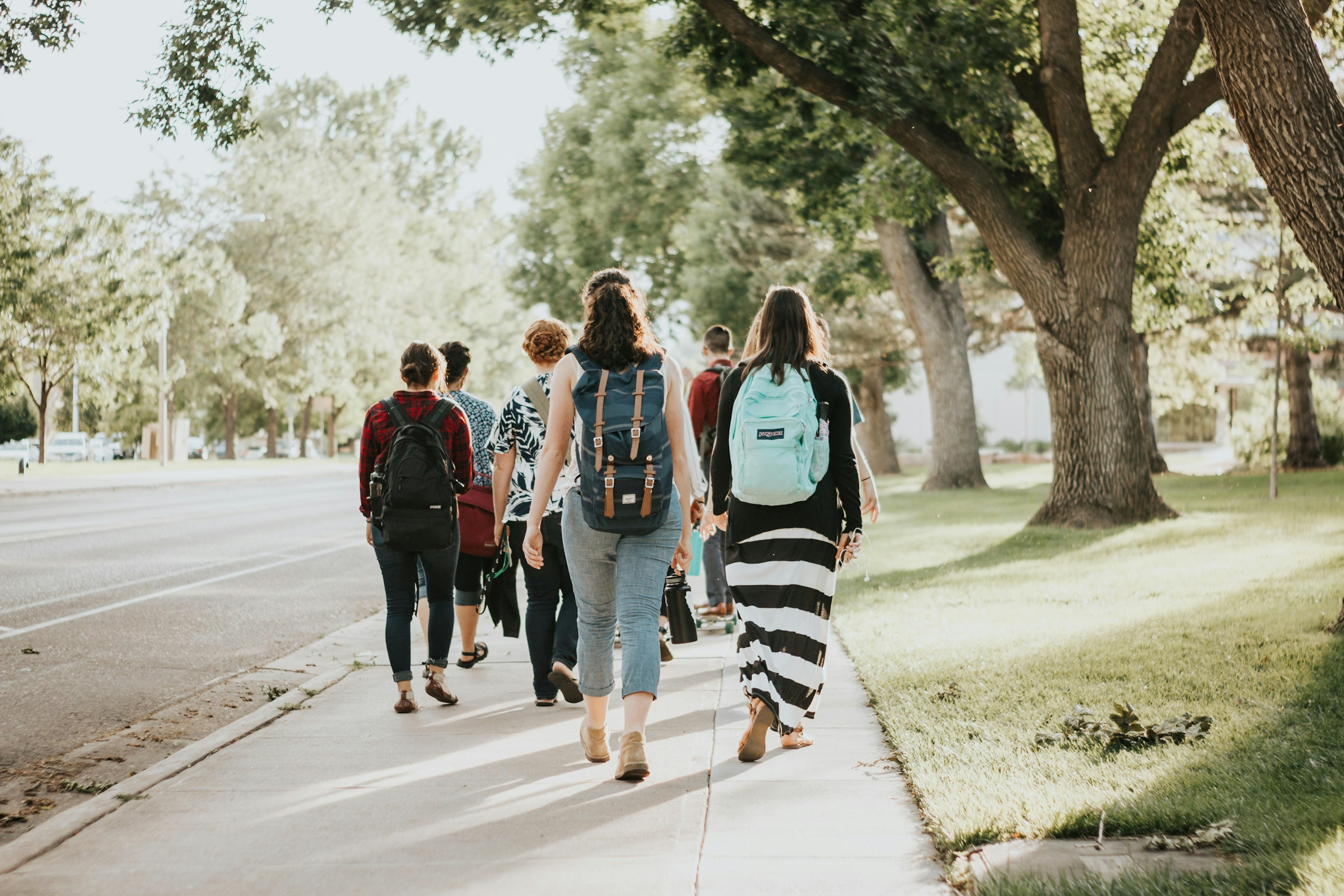 tucker-high-school-henrico-va-students-sidewalk