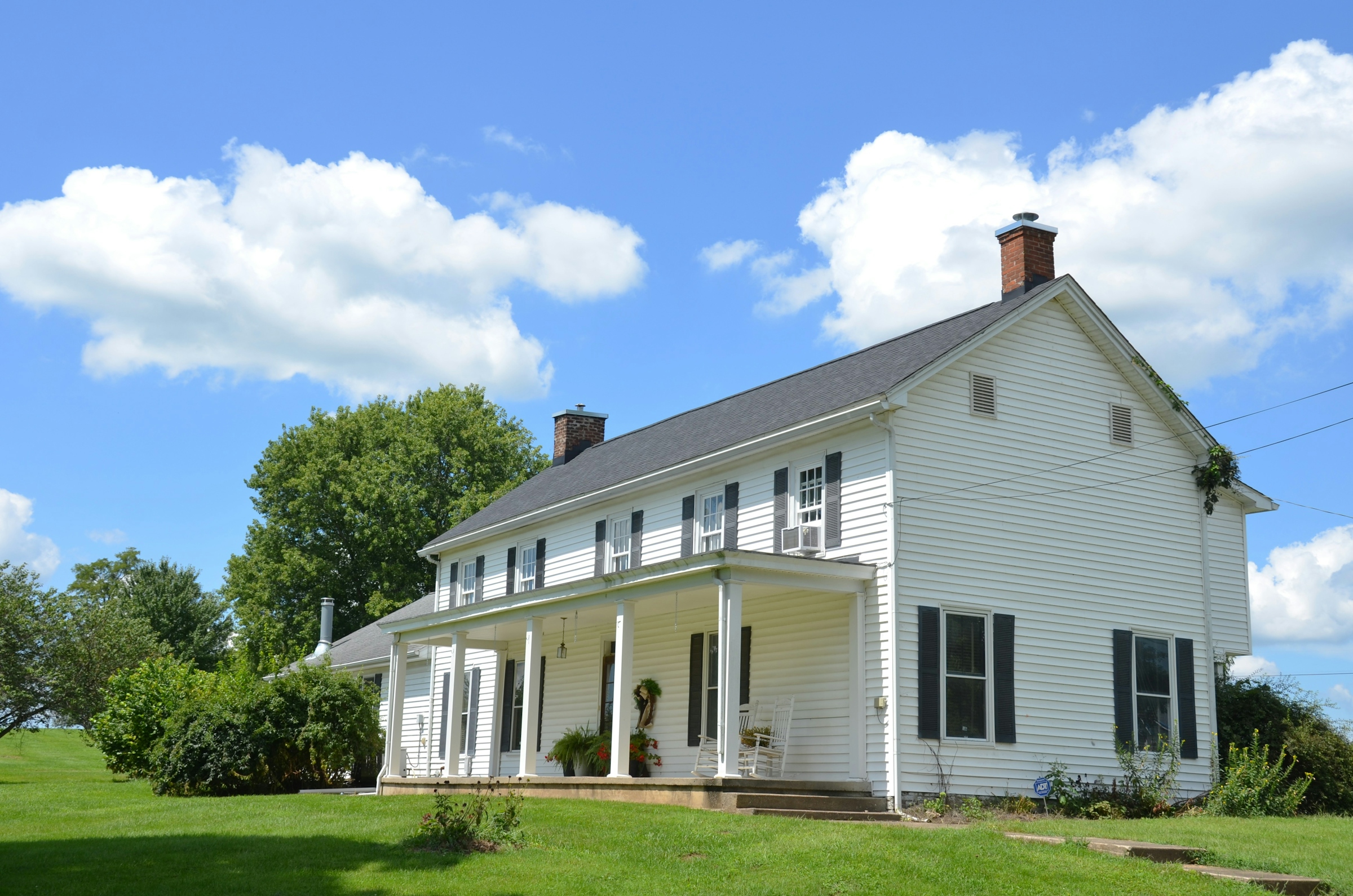 varina-henrico-va-white-farmhouse-open-fields