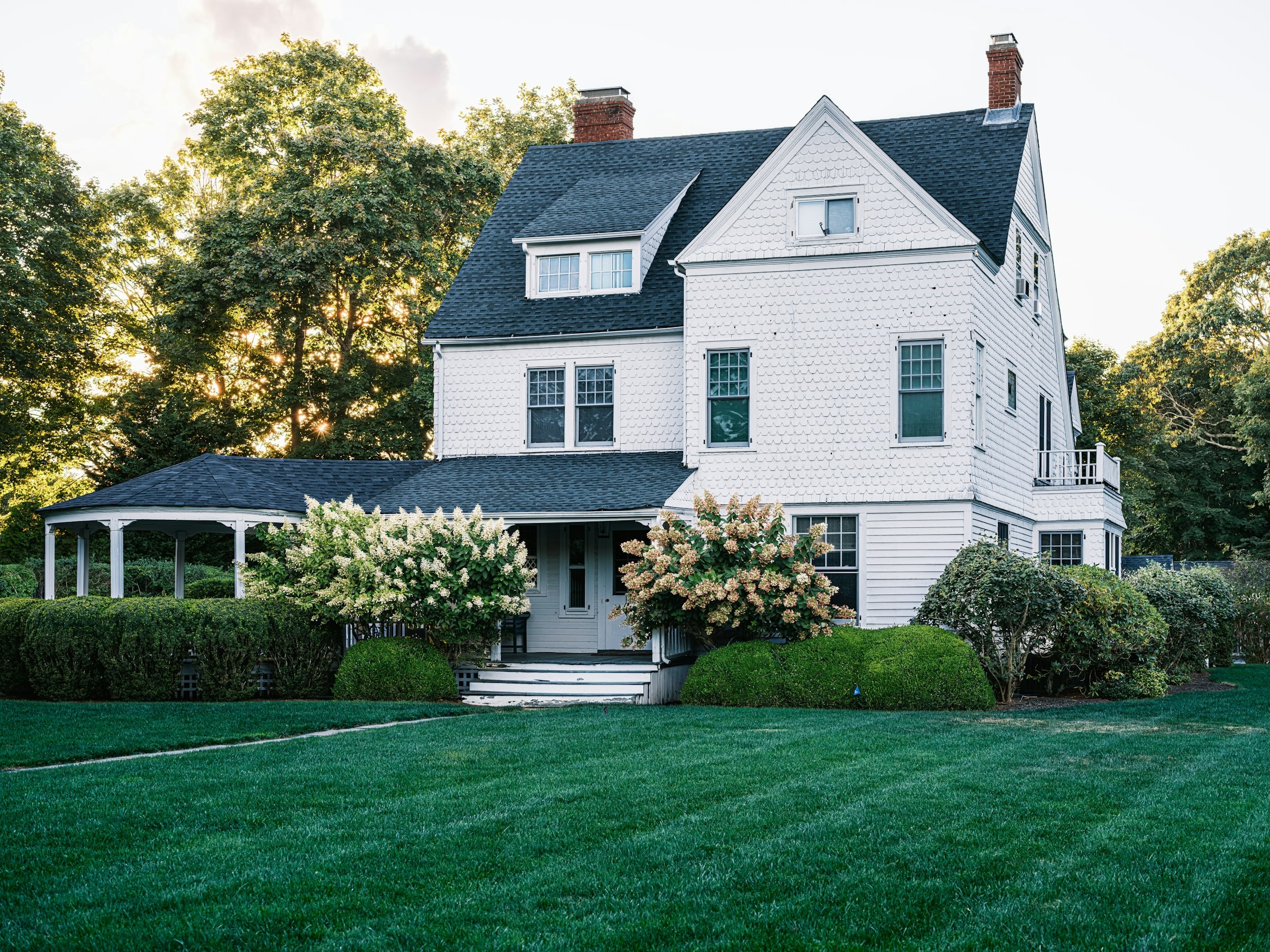 wyndham-va-upscale-colonial-wraparound-porch