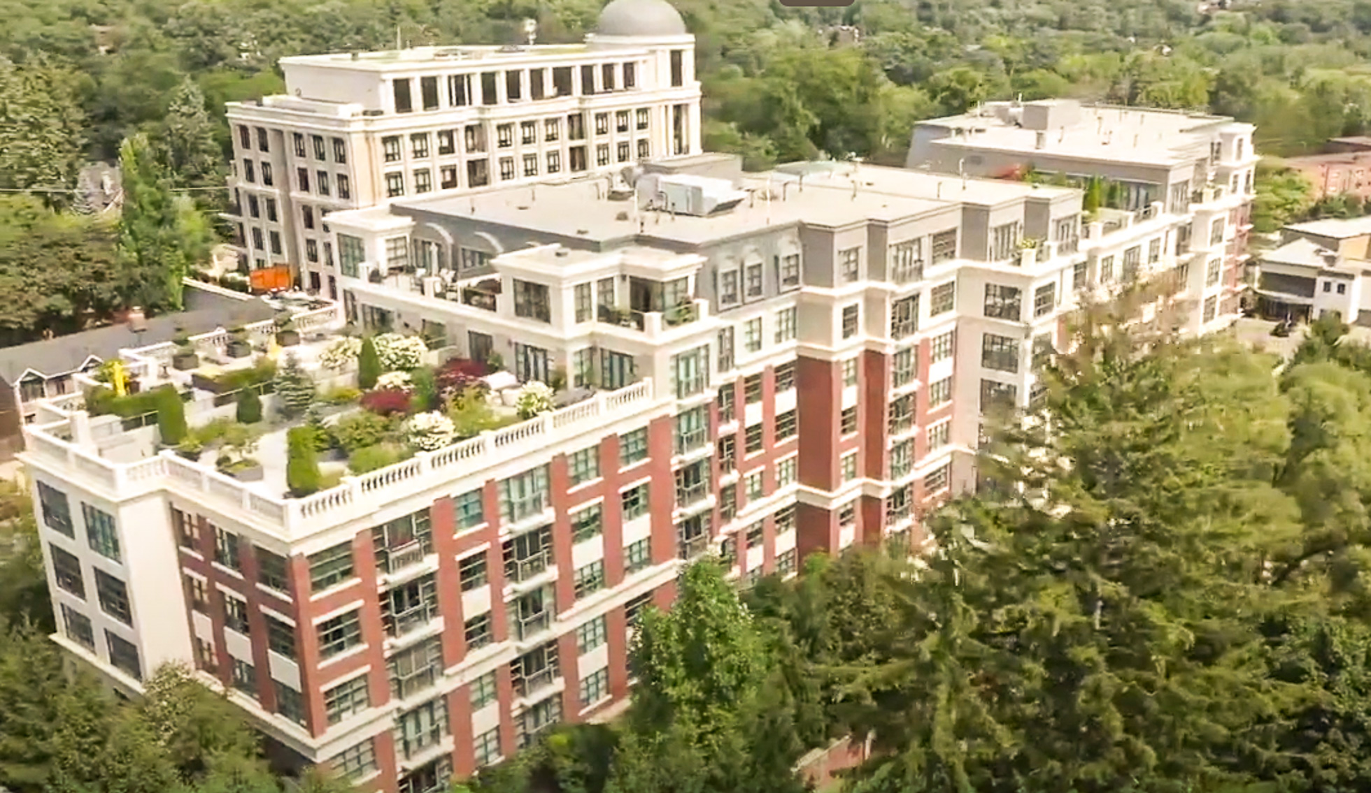 2855 Bloor St West The Kingsway