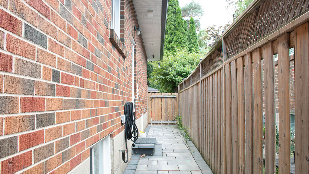 SideEntrance