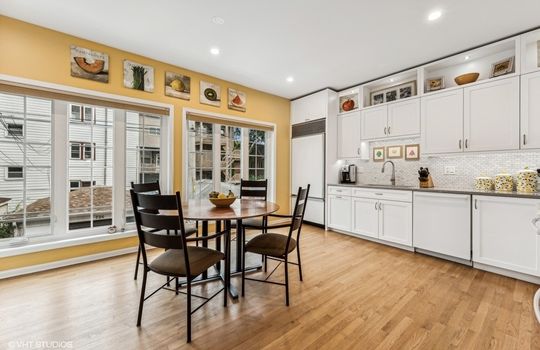 13_1149W_VernonParkPl_191001_KitchenBreakfastRoom_Small