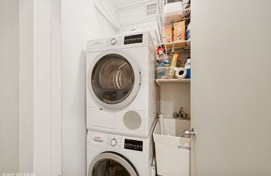 29_1325NStatePkwy_7A_44_LaundryRoom_MRED_2000x1333