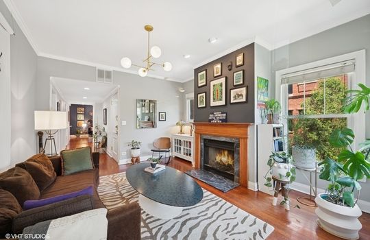 05_654WAldineAve_2L_10004_LivingRoom_Small