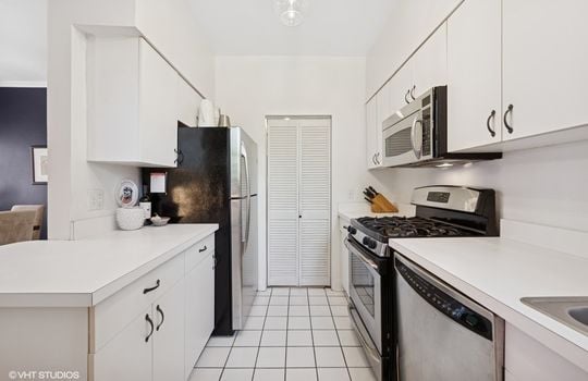 08_654WAldineAve_2L_177003_Kitchen_Small