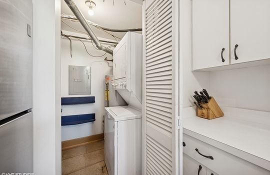 09_654WAldineAve_2L_900000_LaundryRoom_Small