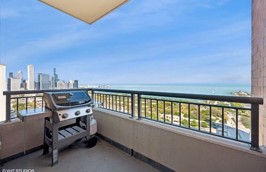 13_1160SMichiganAve_3805_99_Balcony_MRED_2000x1333