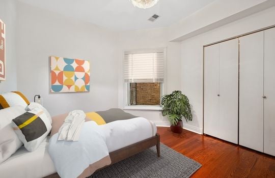 15_654WAldineAve_2L_900002_Bedroom_Small