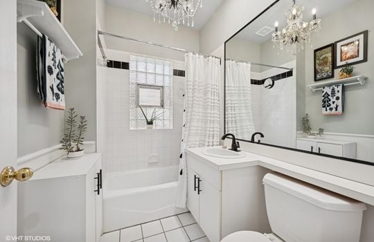 16_654WAldineAve_2L_8_Bathroom_Small