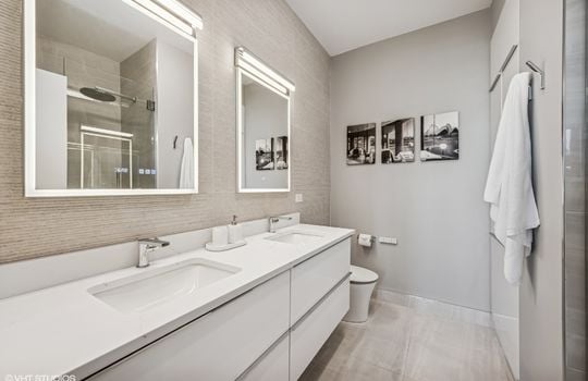18_1160SMichiganAve_3805_13_PrimaryBathroom_MRED_2000x1333