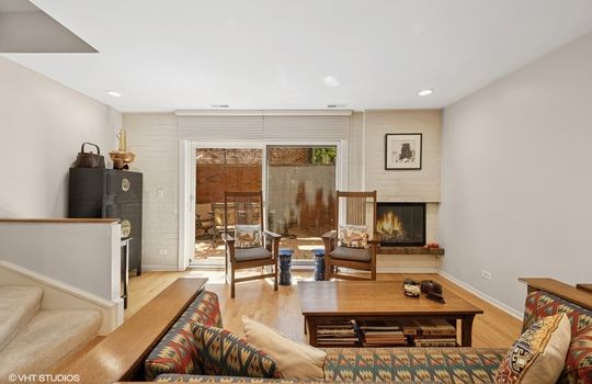 04_1904NMohawkSt_26_165_LivingRoom_Small