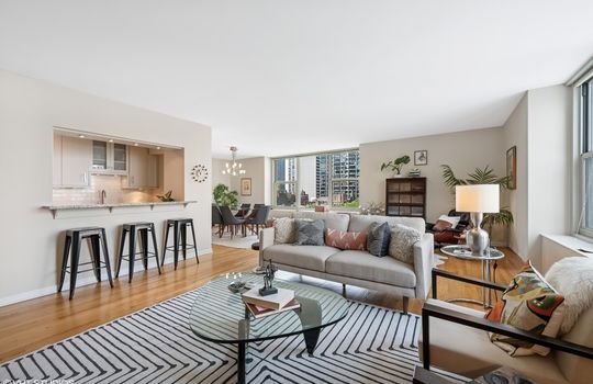 07_1325NStatePkwy_7A_900003_LivingArea_Small