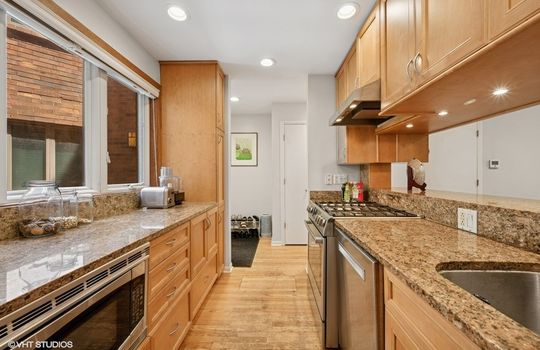 07_1904NMohawkSt_26_177001_Kitchen_Small