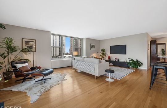 08_1325NStatePkwy_7A_900002_LivingArea_Small