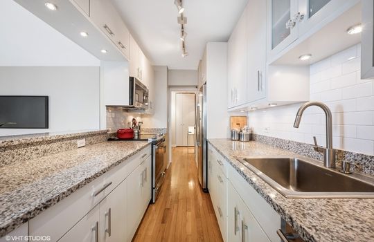 09_1325NStatePkwy_7A_5_Kitchen_Small