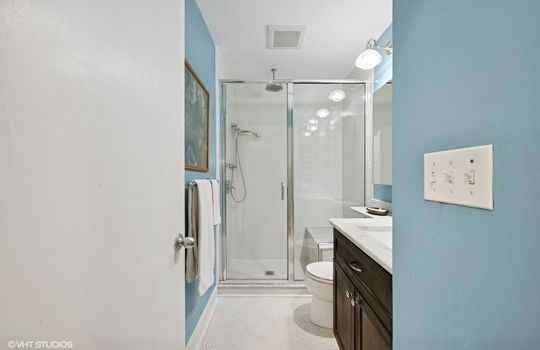 12_1904NMohawkSt_26_323_Bathroom_Small