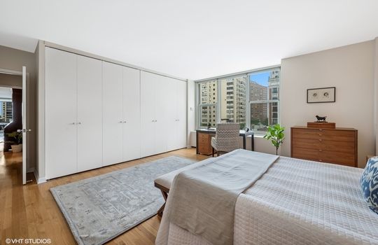 14_1325NStatePkwy_7A_178001_PrimaryBedroom_Small