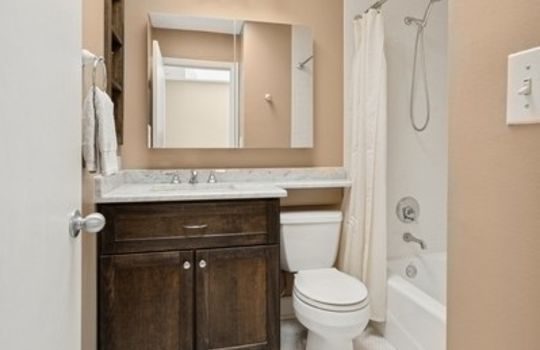 17_1904NMohawkSt_26_9001_2ndBathroom_Small