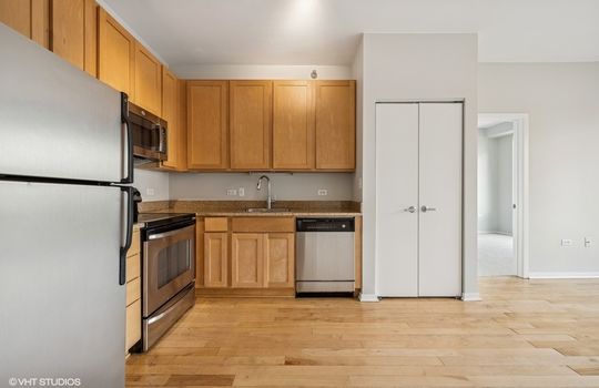 03_1E8thSt_606u_177004_Kitchen_Small