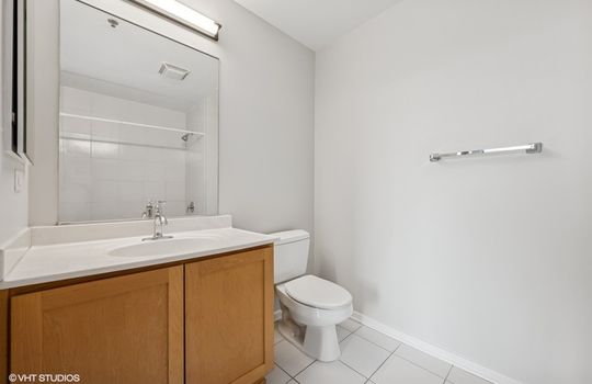 08_1E8thSt_606u_13_PrimaryBathroom_Small