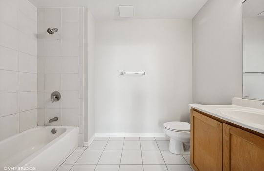 12_1E8thSt_606u_323_Bathroom_Small