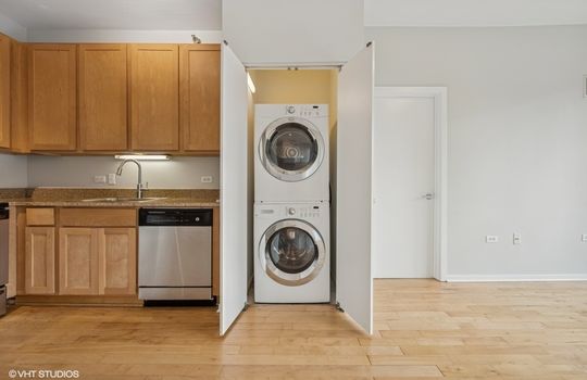 13_1E8thSt_606u_44_LaundryRoom_Small