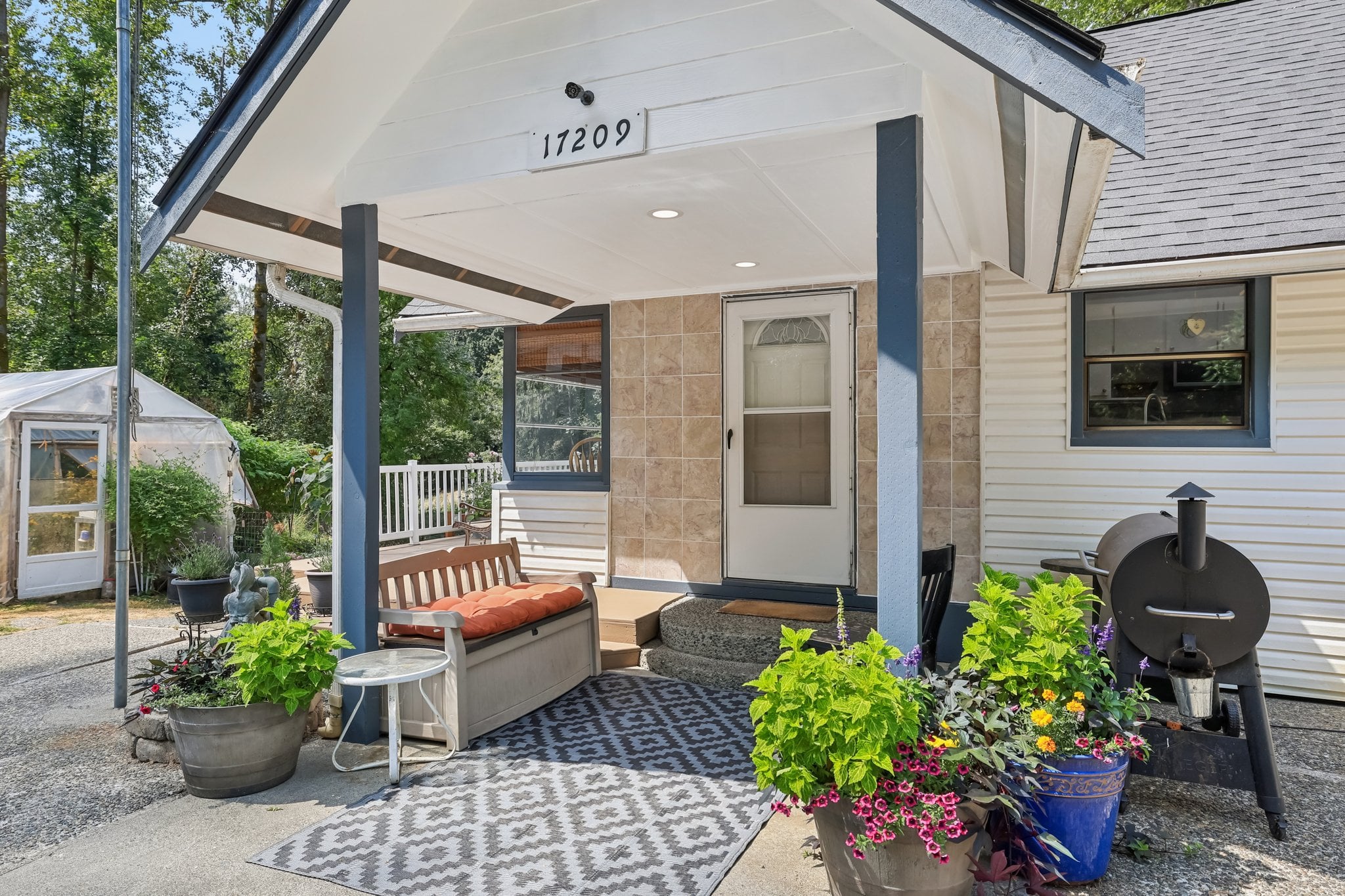 1-web-or-mls-W Riverside Dr-S0608-008