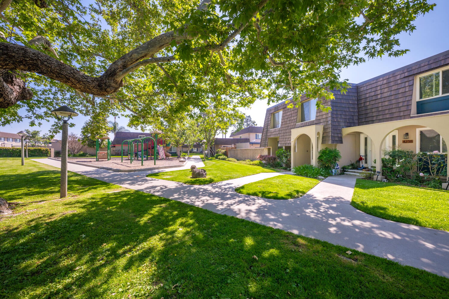 4236 Larwin Ave Cypress CA-large-004-016-Exterior 40 of 61-1500x1000-72dpi