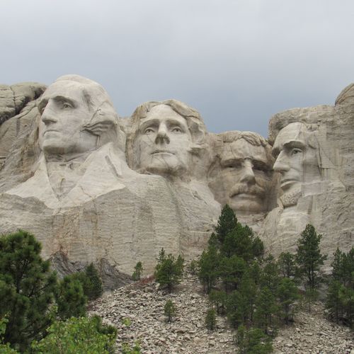 When a Place Makes You Stop: Our Morning at Mount Rushmore and the Black Hills