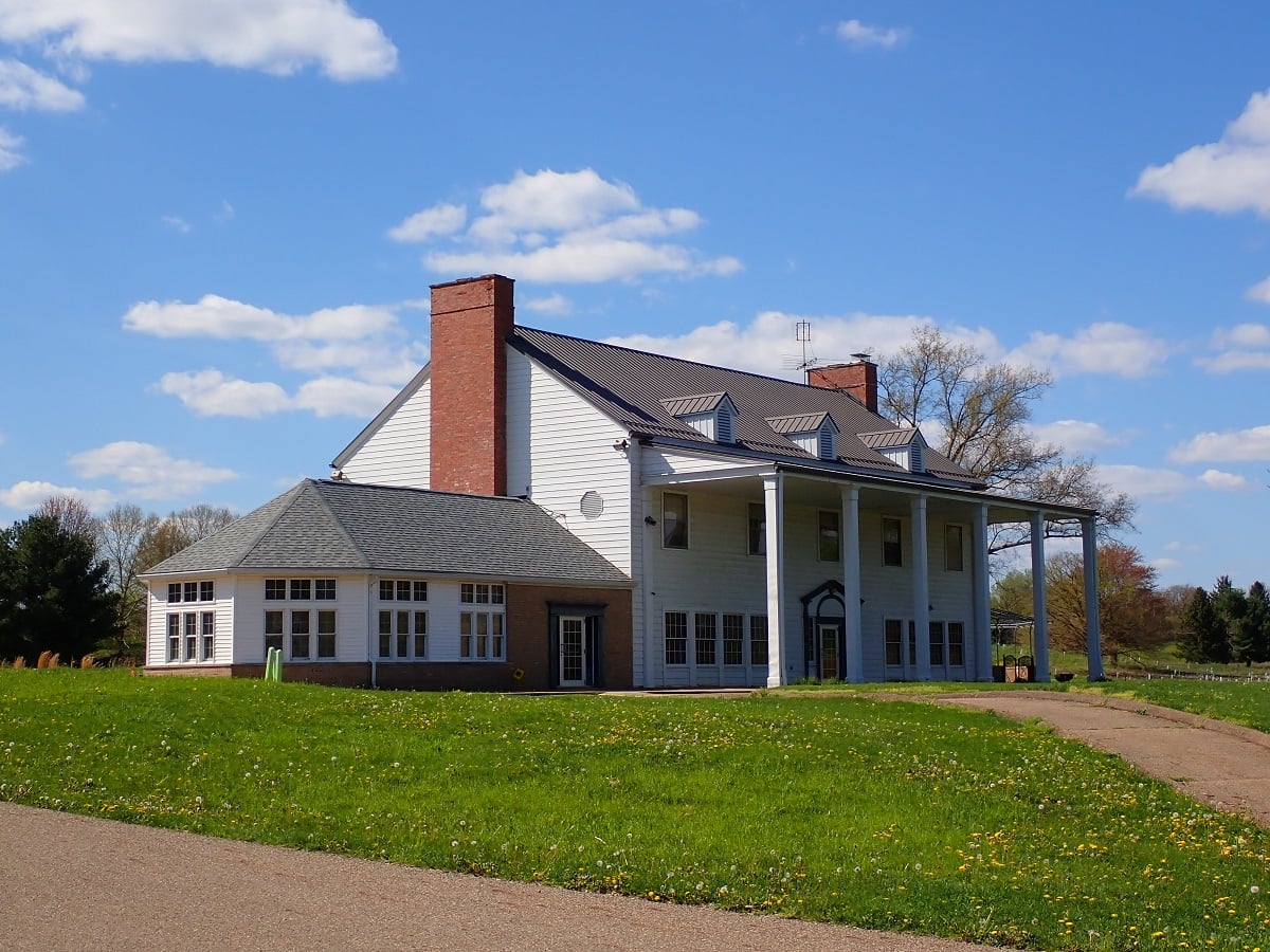 Stark,Parks,,Tam,O'shanter,Park,Clubhouse,In,April,2024,,Before