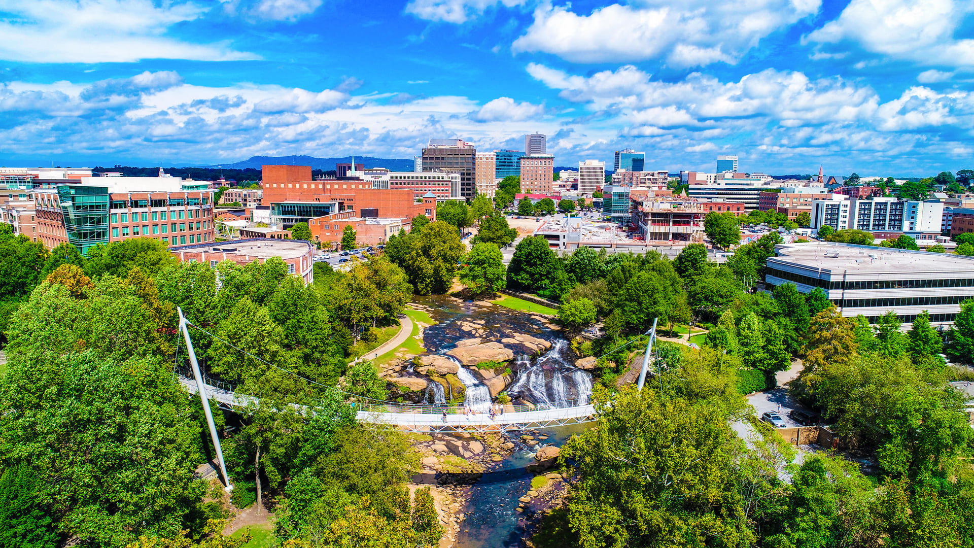 Falls-Park-and-Liberty-Bridge-Panorama-in-Greenville,-South-Carolina,-USA