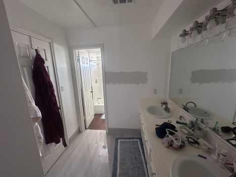 06410A63-AA54-40A1-A634-11D0561A4DD7