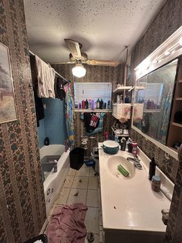 18B5B3F3-9BB2-4B4A-BB8C-C91E476CB12A