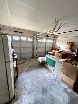 14B23B48-573F-4320-B63D-7F0C60FF5CAA