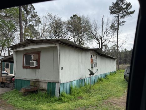 8C64BA2B-CDEE-45D5-B2DB-E7BE5CA9B69F