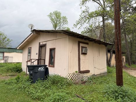 B1E5875E-5AEE-4559-8432-B36C73E183DB