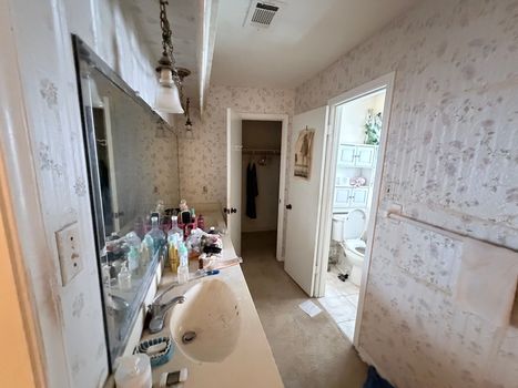 B67C576A-1CCD-4315-A605-F00C733953D7