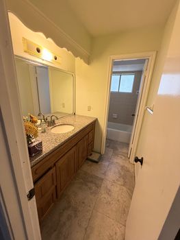 B903DE5A-B07A-48C4-8273-89E8447C625F