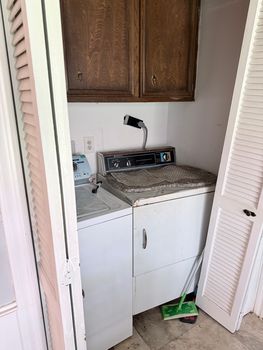 EC9B0471-7CEE-4A00-964B-C418DA000FC2