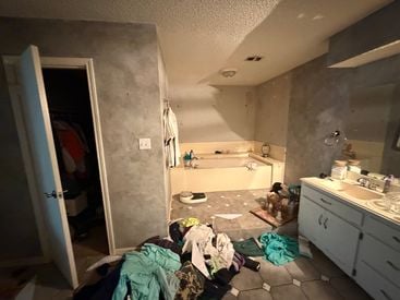 851B10FB-29FB-4392-AFD1-71A7FA91EE02