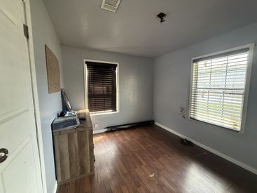 3215-Bond-St-16