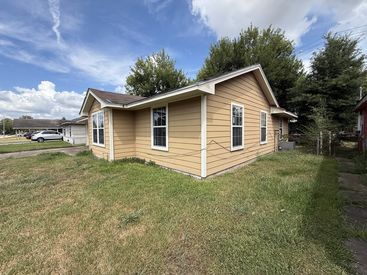 3215-Bond-St-43