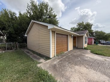 3215-Bond-St-44