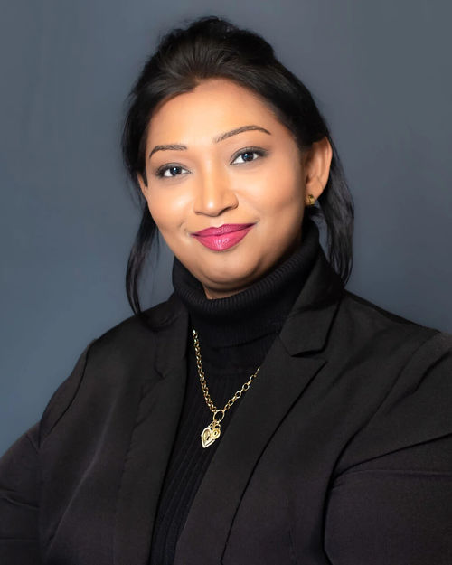 Amrita Headshot 4x5