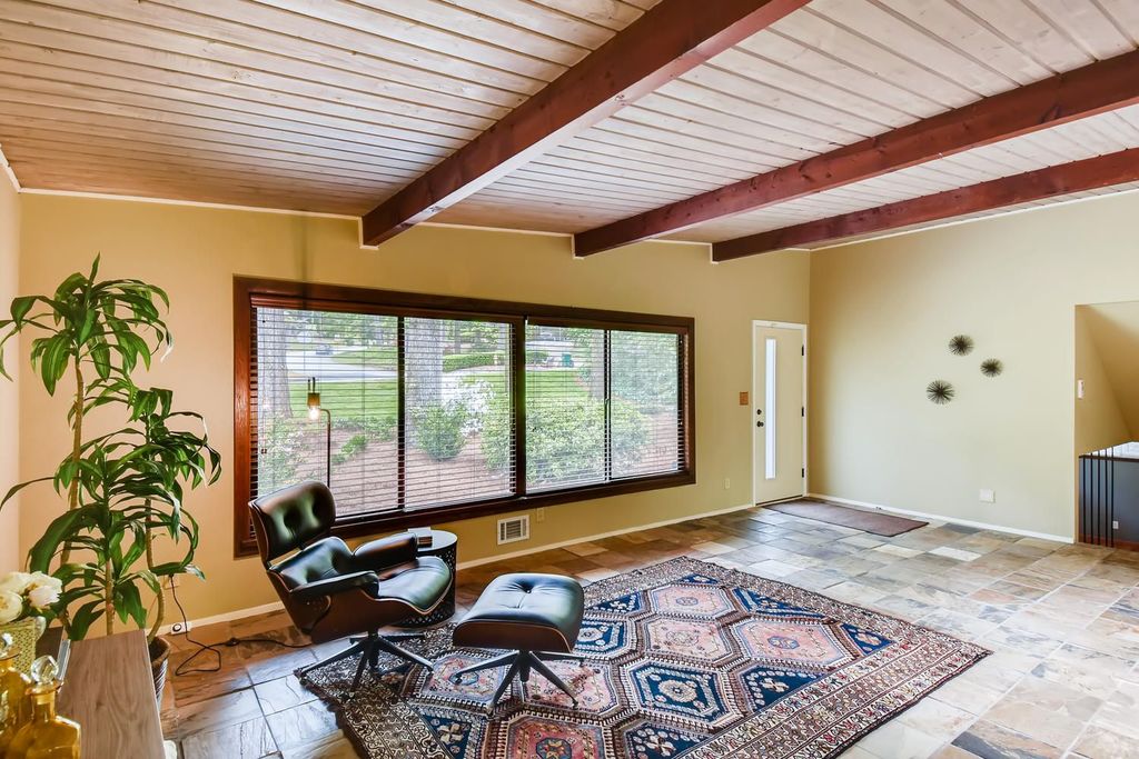 #atlantaMidCenturymodern, #midcenturymodernhomes, Northcrest mid-century modern, best Atlanta realtor for mid-century modern homes