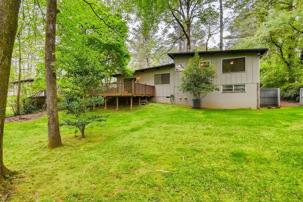 #atlantaMidCenturymodern, #midcenturymodernhomes, Northcrest mid-century modern, best Atlanta realtor for mid-century modern homes