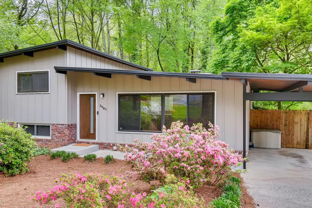 #midcenturymodern, Northcrest mid-century modern homes, best Atlanta realtor for Mid-Century modern homes, #ataltnaMidCenturymodern, find the best Atlanta realtor near me