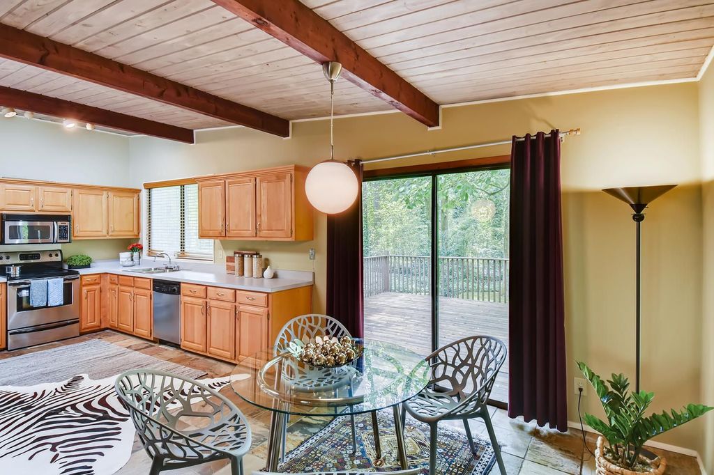 #atlantaMidCenturymodern, #midcenturymodernhomes, Northcrest mid-century modern, best Atlanta realtor for mid-century modern homes