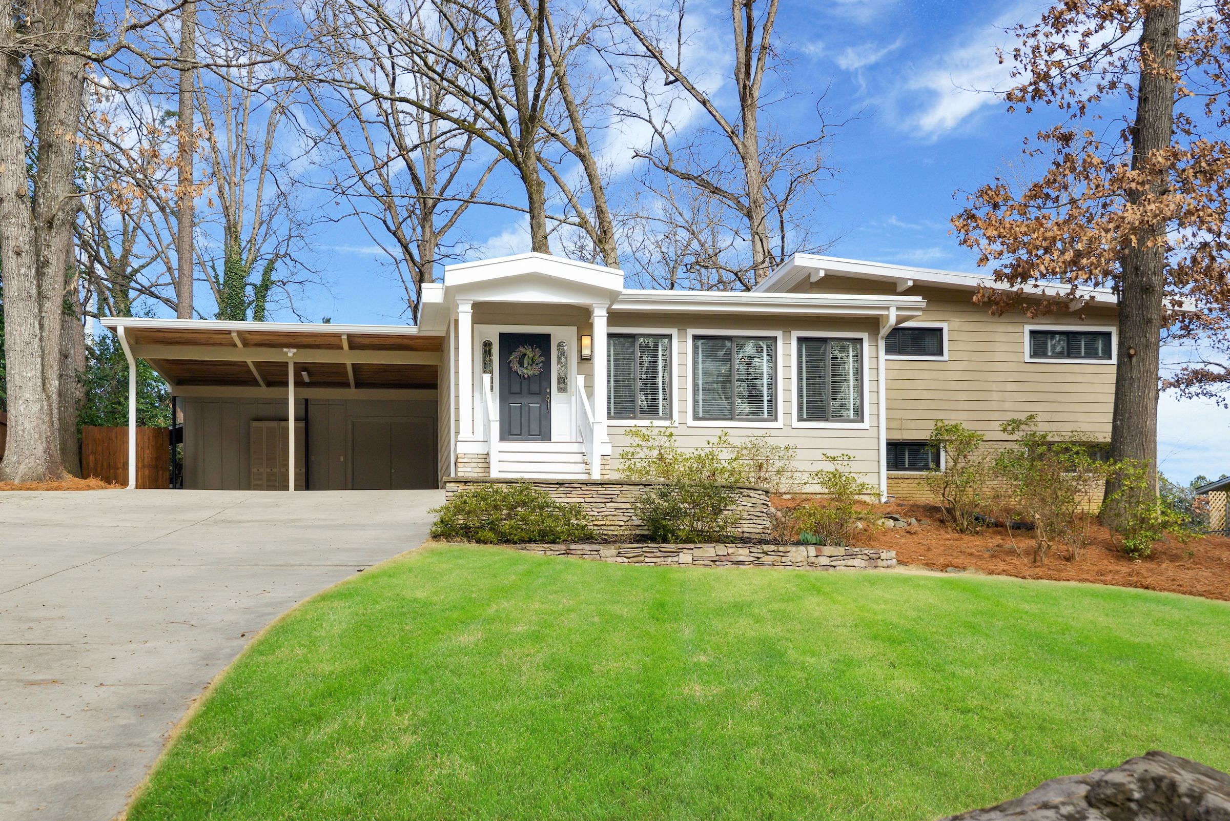 #mcmhomes, #atlantaMidCenturymodern, #modernhomes, #northcrest, best realtor for unique homes, #northcrestmodern